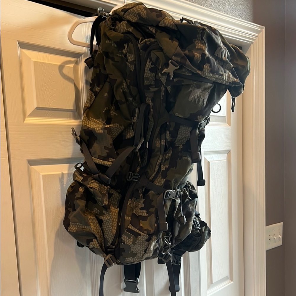 Pro 7800 Kuiu Camo Backpack - image 4